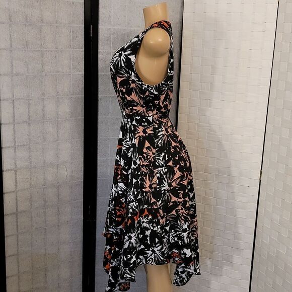 BRAND NEW METAPHOR HANDKERCHIEF FIT-AND-FLARE V-NECK SLEEVELESS FLORAL DRESS - Picture 6 of 15
